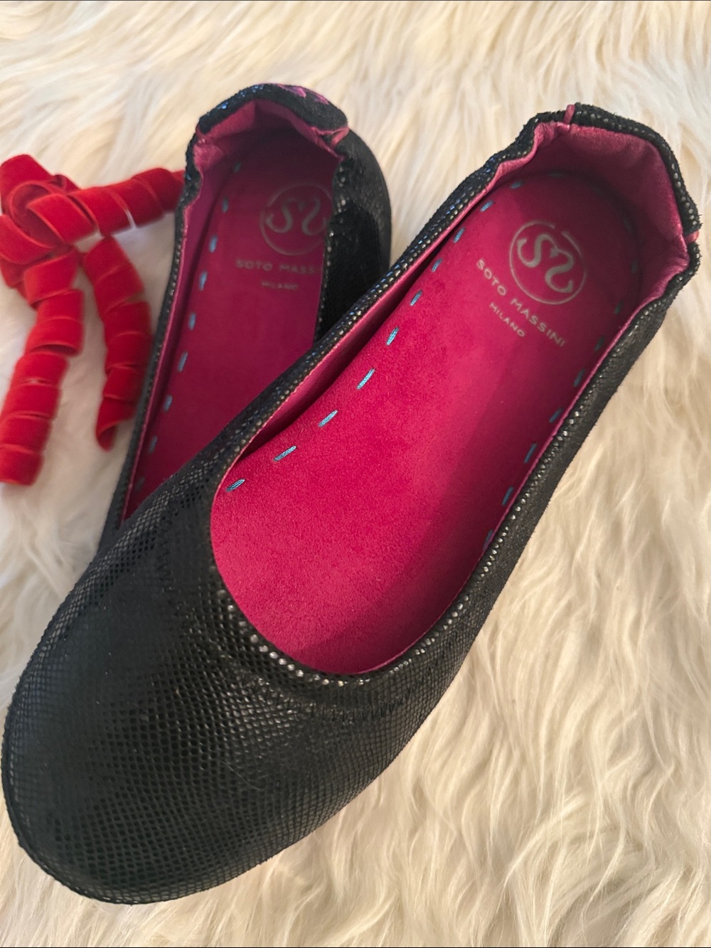 Soto Massini Milano Leather Ballet
Flat Black and Pink🔥